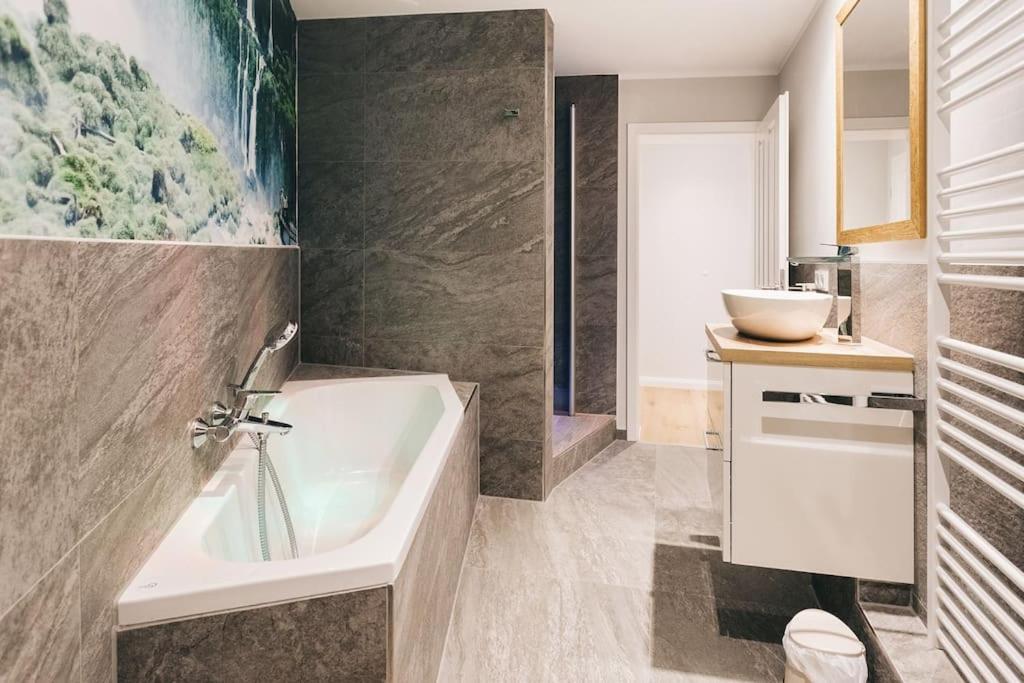 Tip! Toplage In Dresden! Moderne 100 Qm Ferienwohnung Fuer Familien Und Kleine Gruppen Bagian luar foto